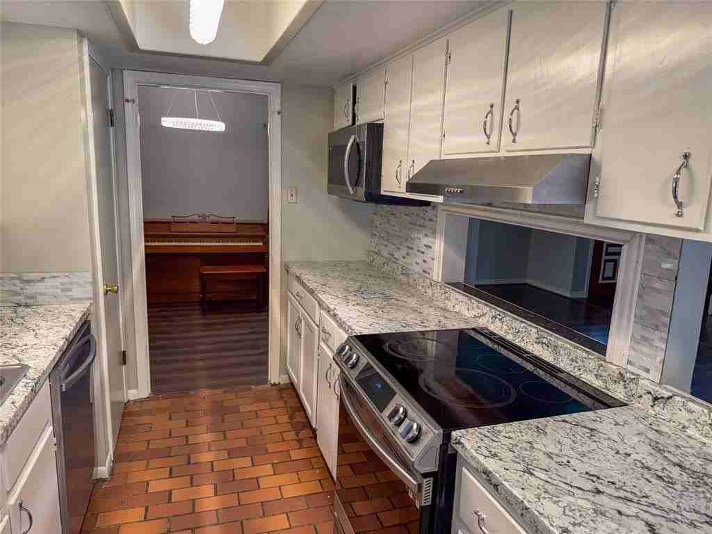 1213 Idlewood Dr - Photo 7 of 18