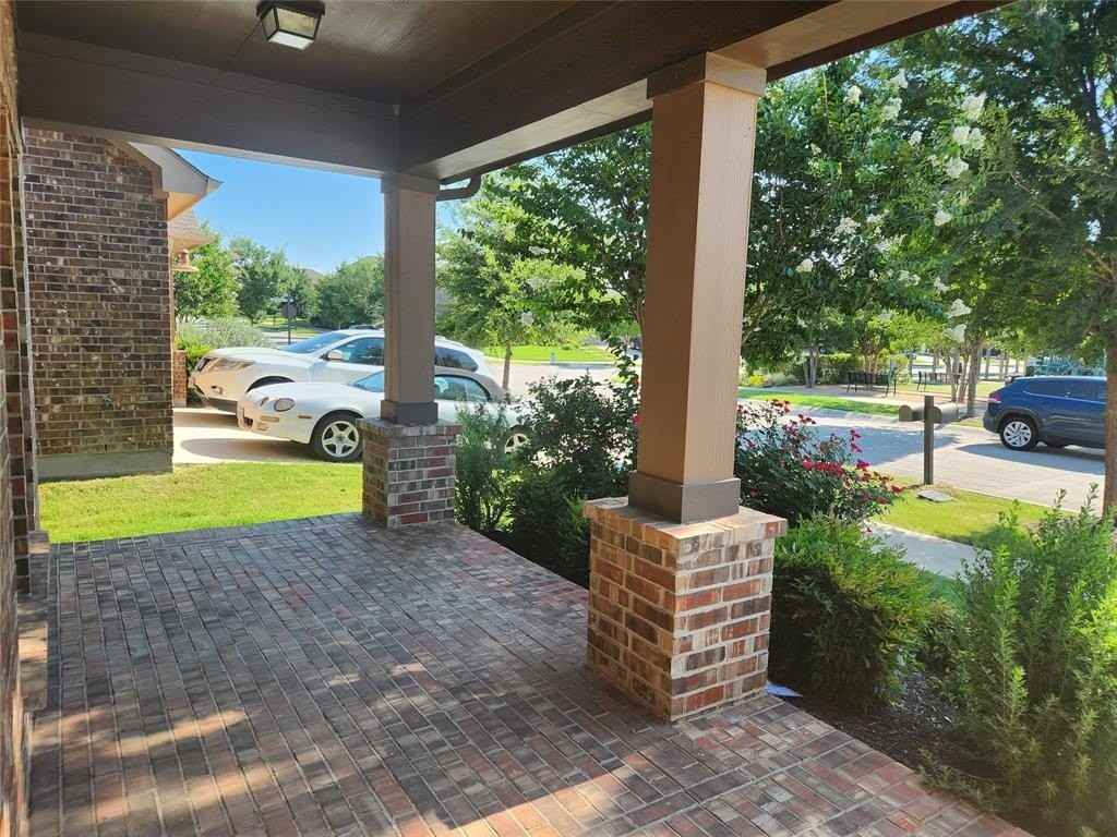 209 Meadows Dr - Photo 2 of 32