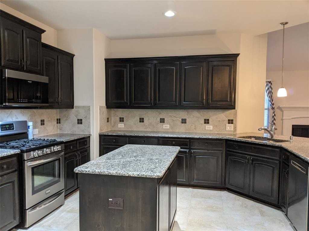 209 Meadows Dr - Photo 5 of 32