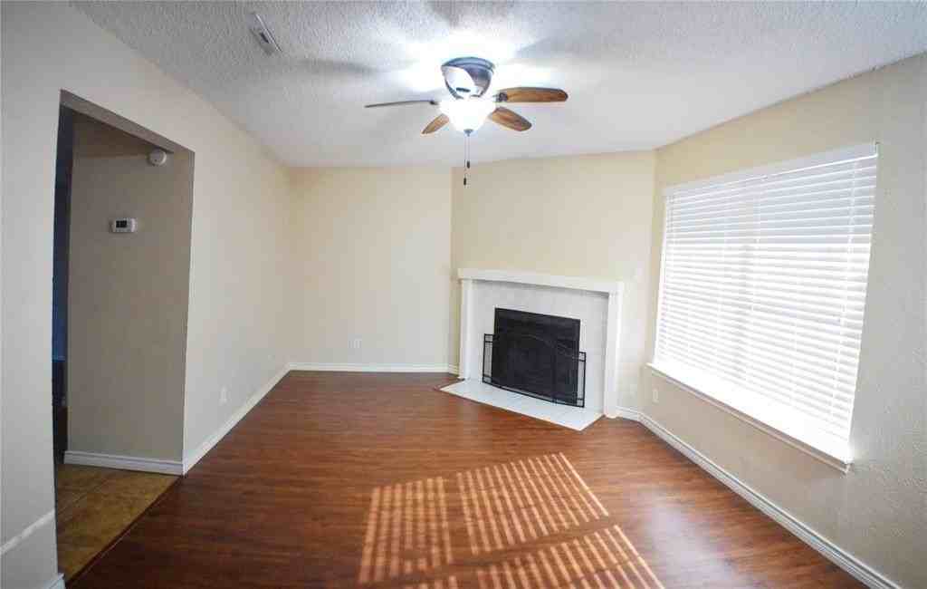 916 Cedar Ter - Photo 2 of 18