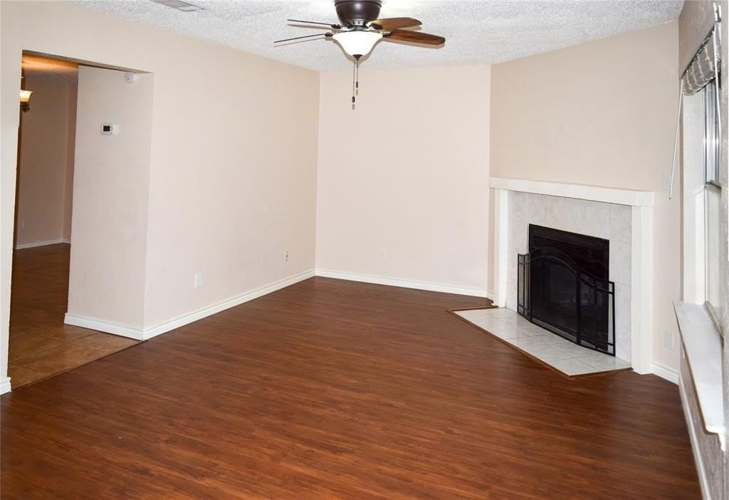 916 Cedar Ter - Photo 3 of 18