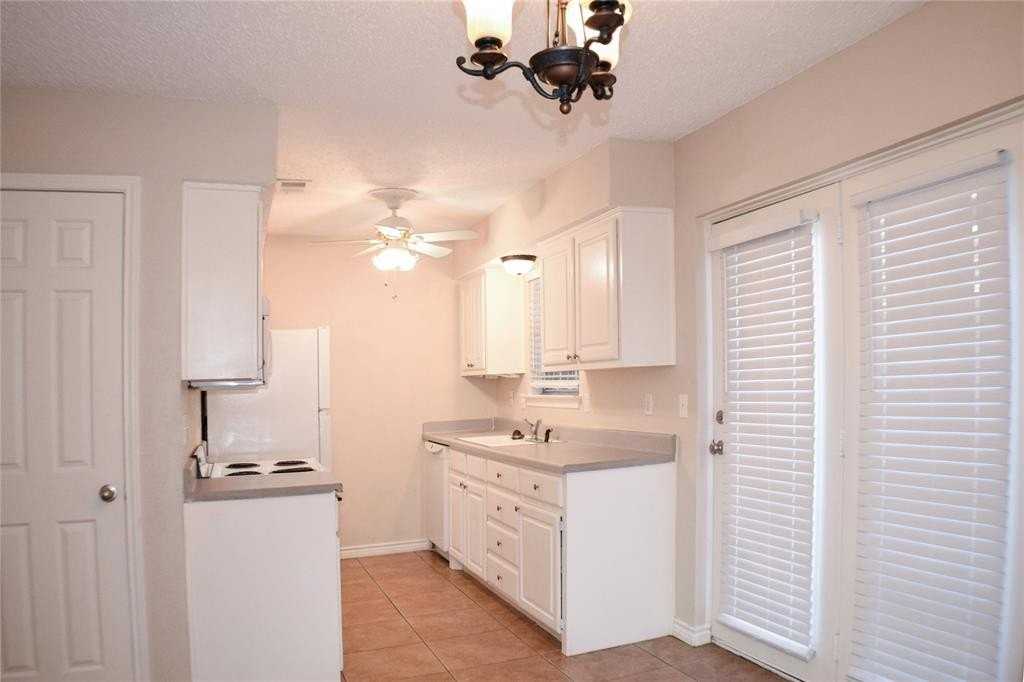 916 Cedar Ter - Photo 5 of 18