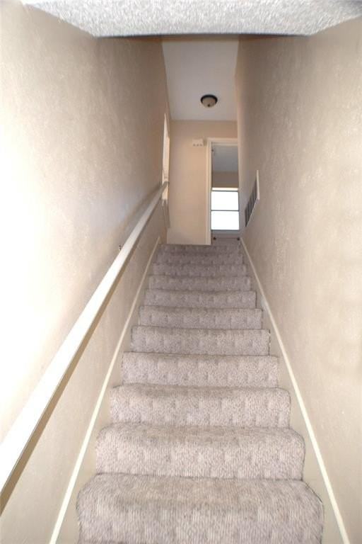 916 Cedar Ter - Photo 7 of 18