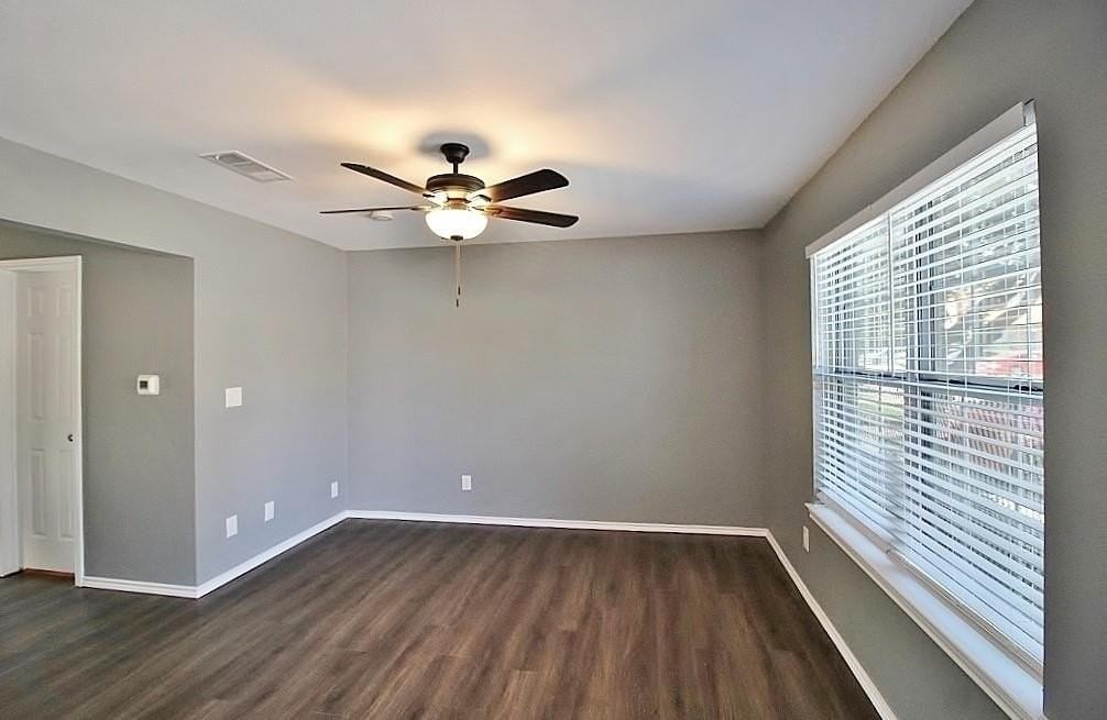 921 Cedar Ter - Photo 3 of 19