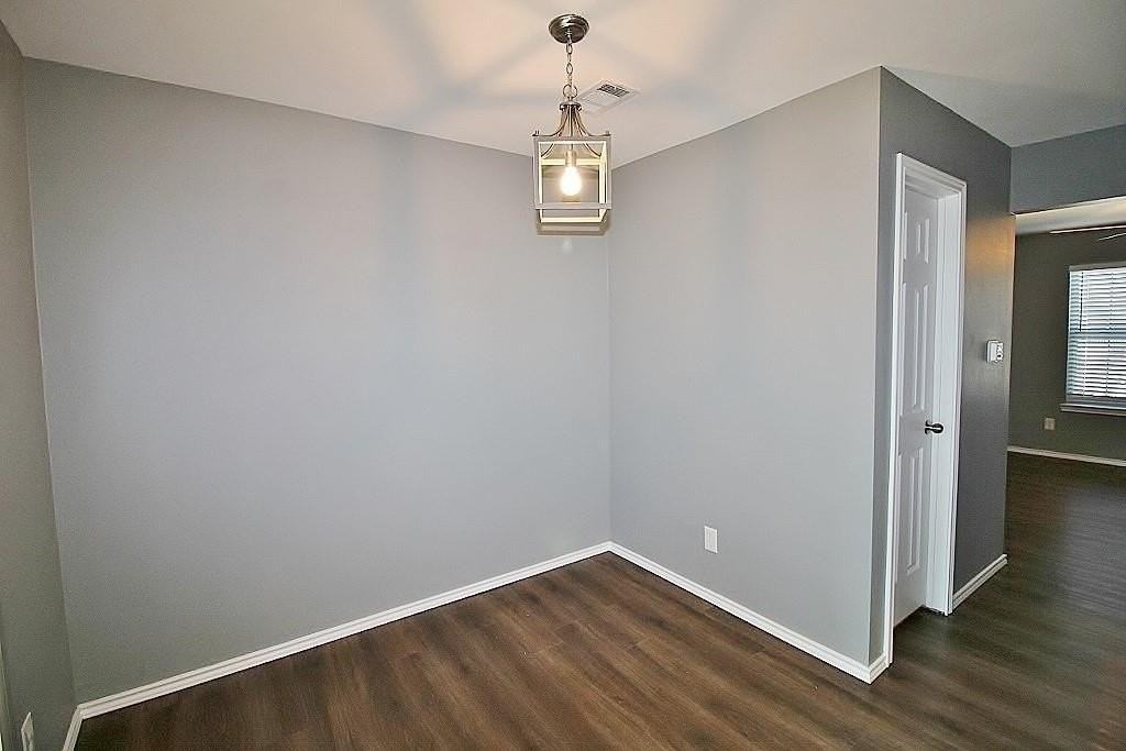 921 Cedar Ter - Photo 7 of 19