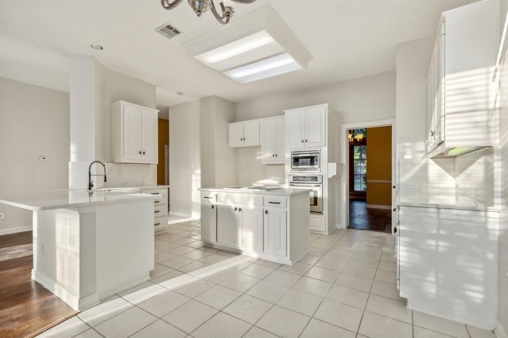 8817 Shepard Dr - Photo 3 of 32