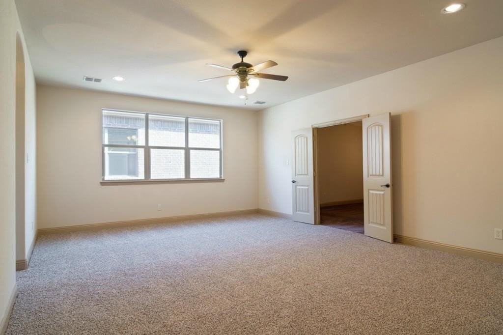 1021 Taylor Dr - Photo 4 of 40