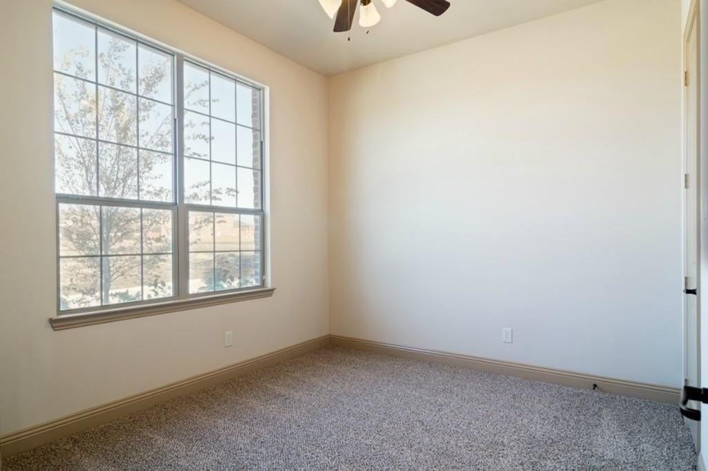 1021 Taylor Dr - Photo 5 of 40