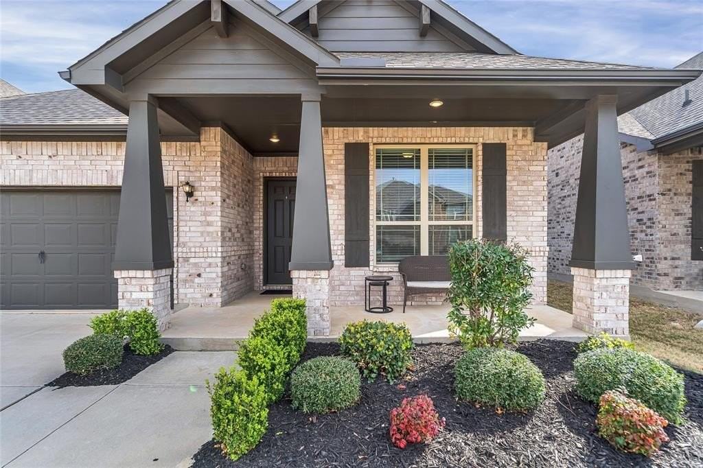 1404 Arrowwood Dr - Photo 3 of 26