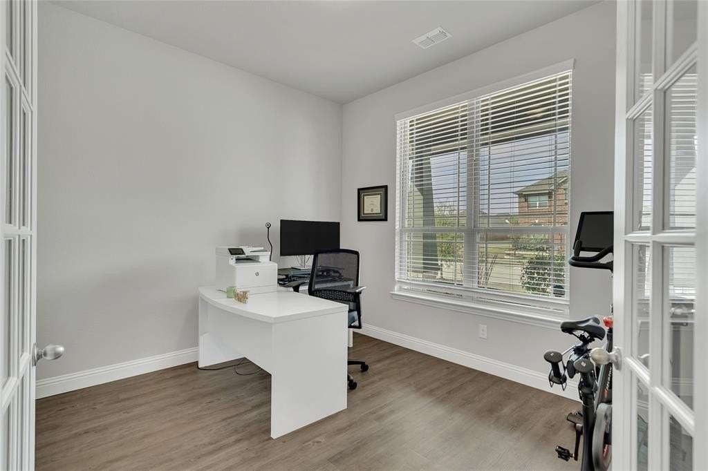 1404 Arrowwood Dr - Photo 5 of 26