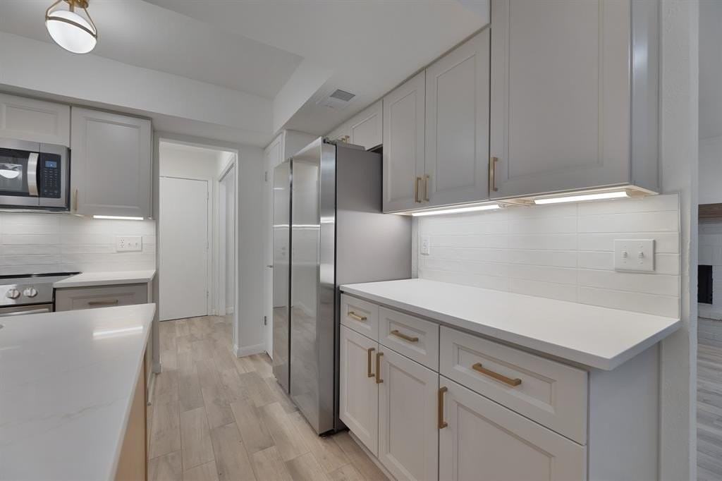 2821 Capella Cir - Photo 2 of 31