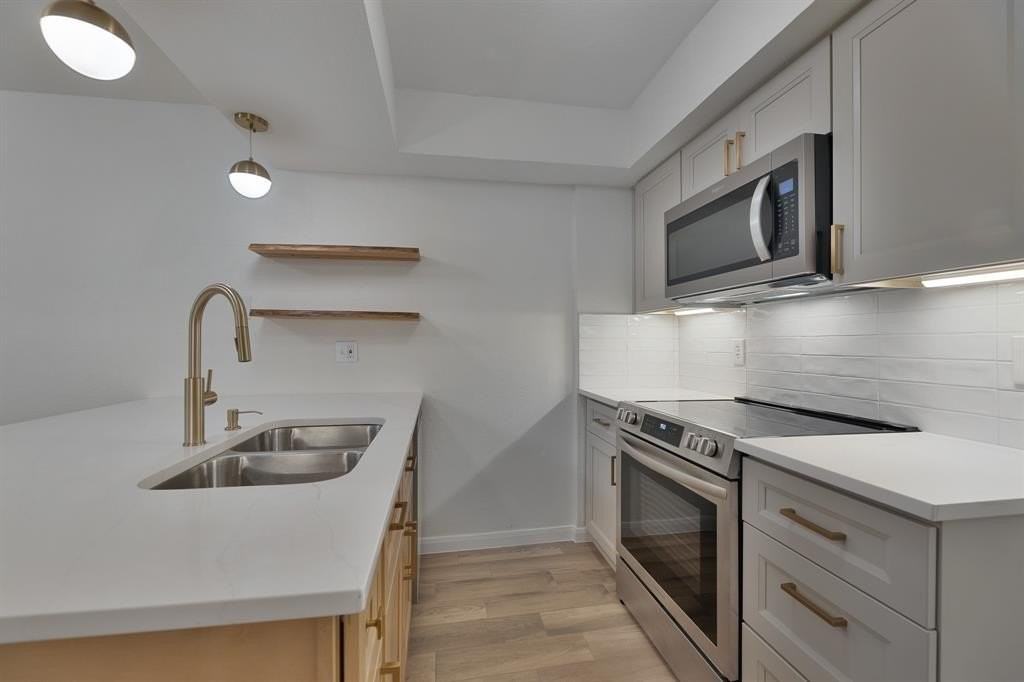 2821 Capella Cir - Photo 3 of 31