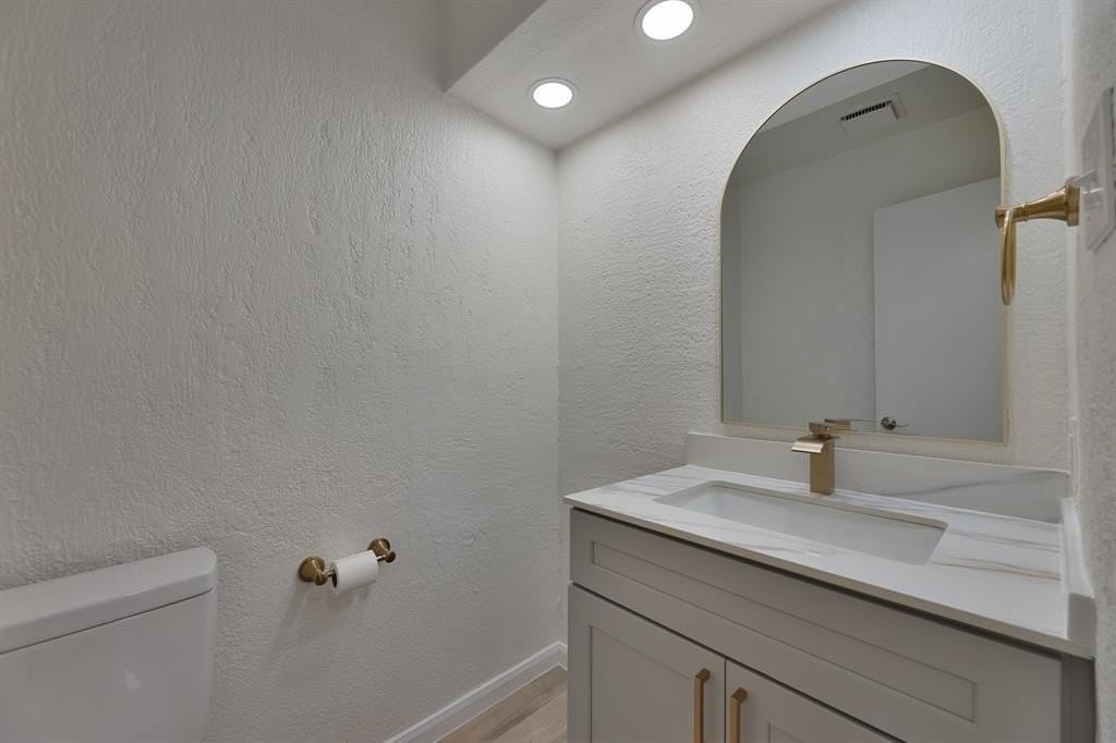 2821 Capella Cir - Photo 4 of 31