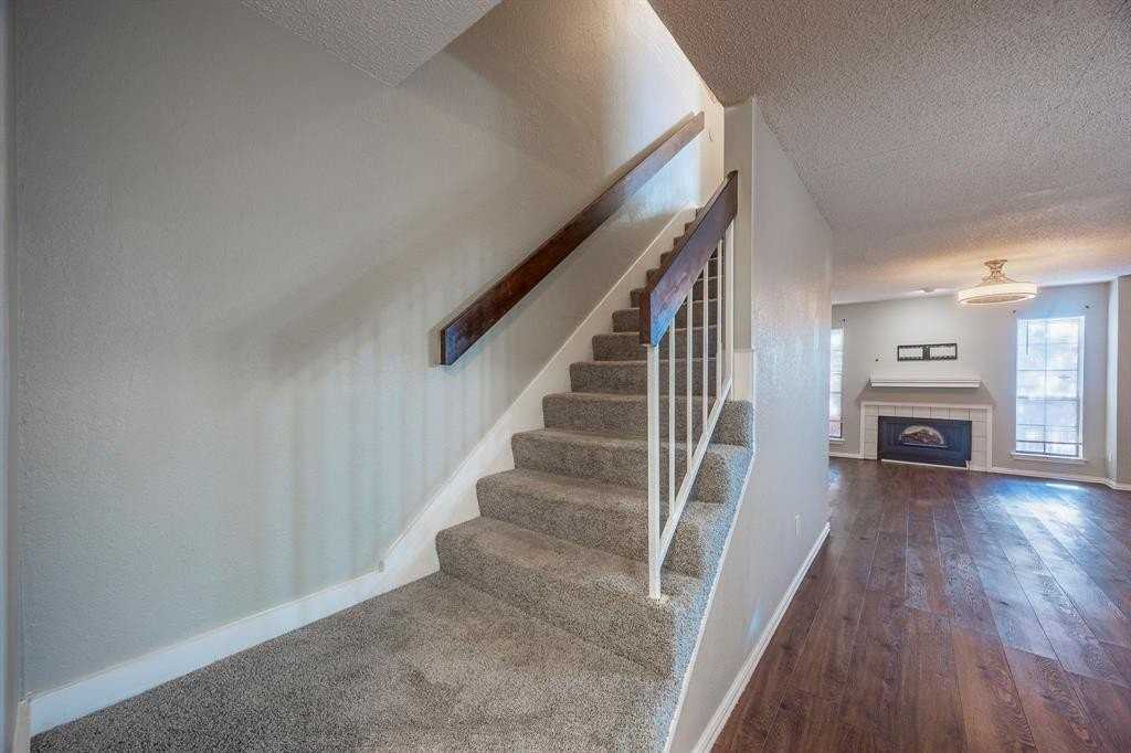 7337 Kingswood Cir - Photo 3 of 23