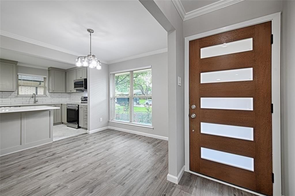 1605 Monterrey Dr - Photo 3 of 24