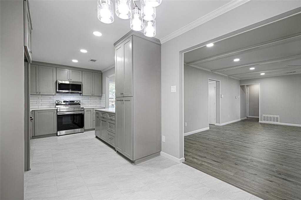 1605 Monterrey Dr - Photo 4 of 24