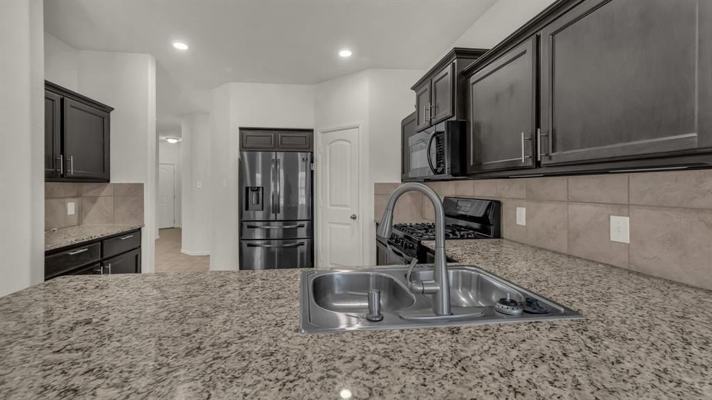 6948 Freeboard Way - Photo 7 of 38