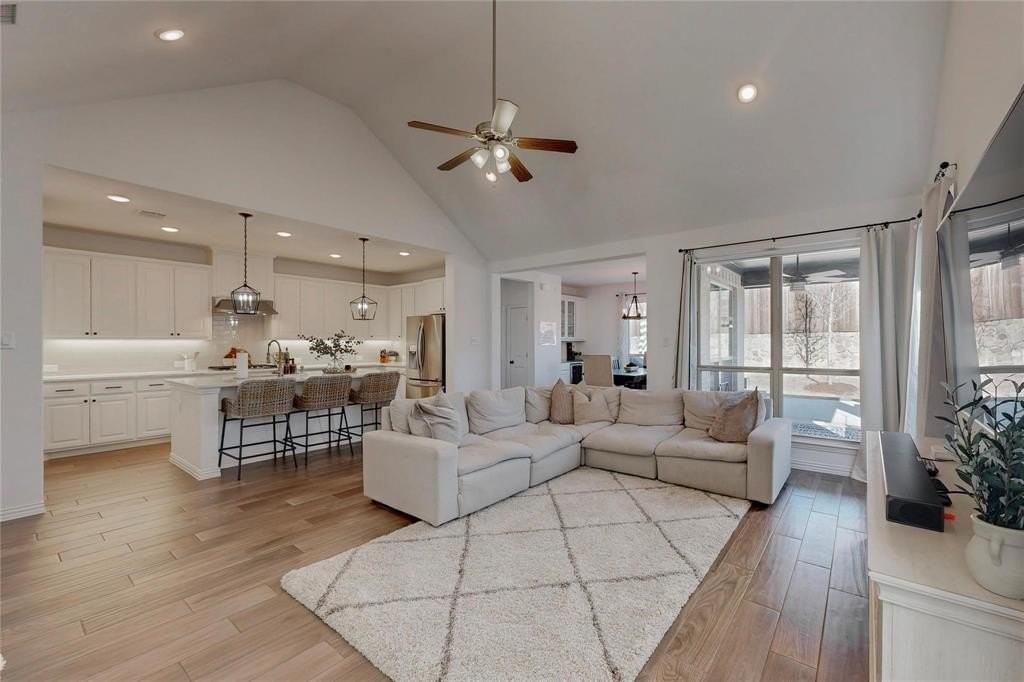 1508 Monarch Trl - Photo 5 of 37