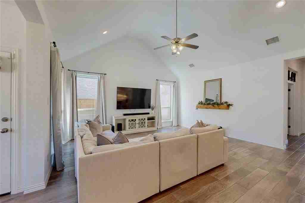 1508 Monarch Trl - Photo 6 of 37