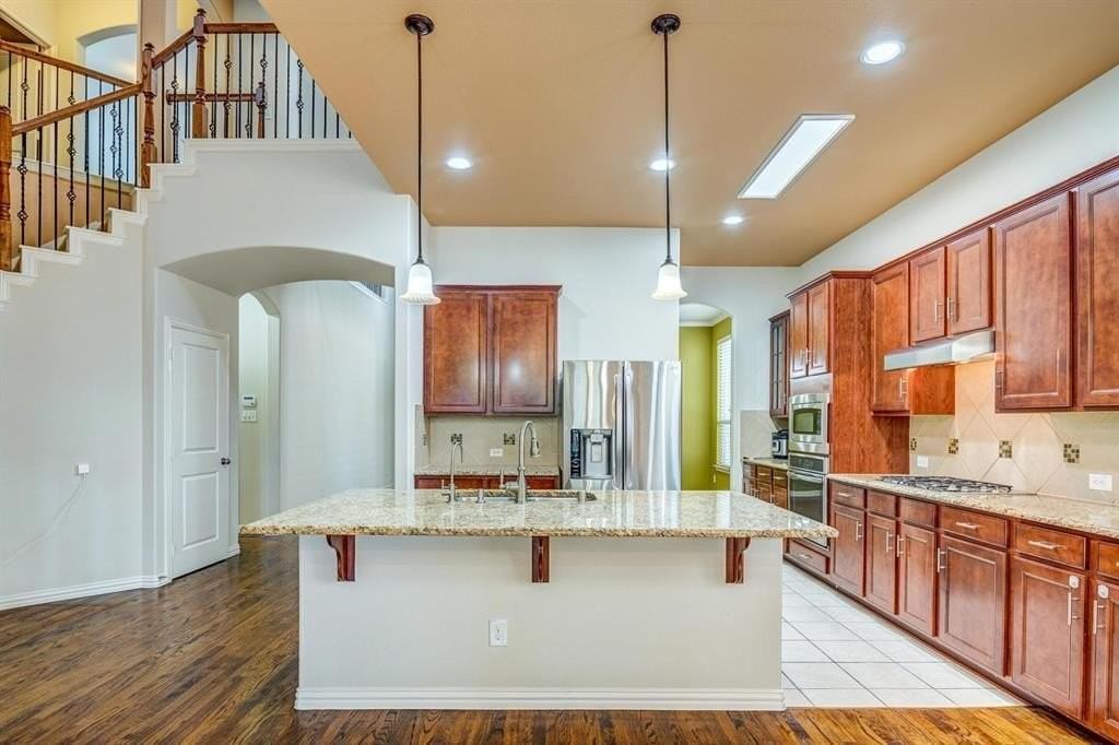 10841 Leesa Dr - Photo 3 of 21