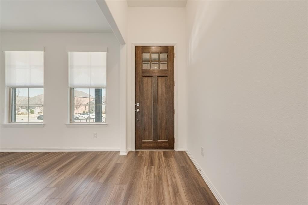 1329 Buckeye Trl - Photo 4 of 32