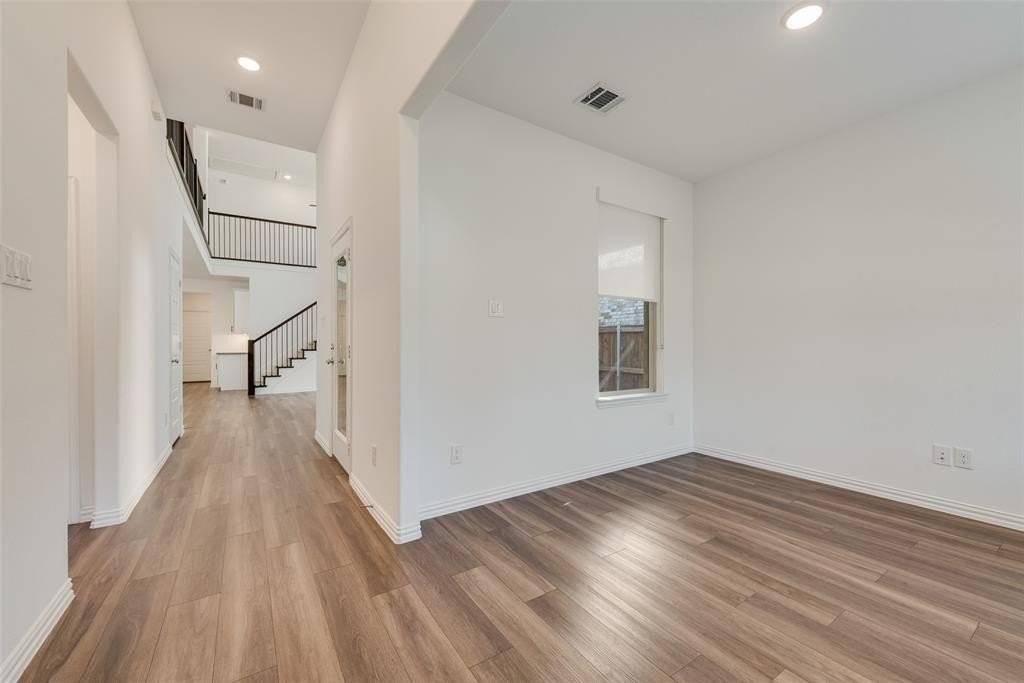 1329 Buckeye Trl - Photo 5 of 32