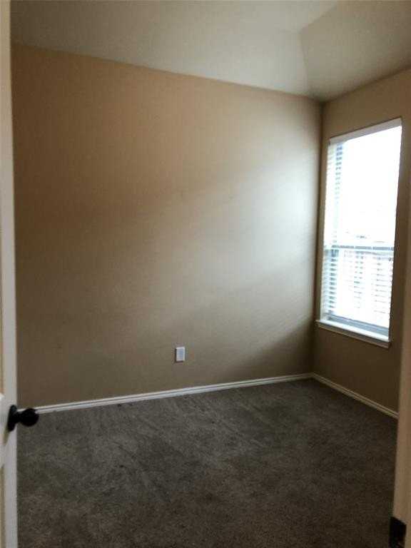 2305 Wood River Pkwy - Photo 4 of 5