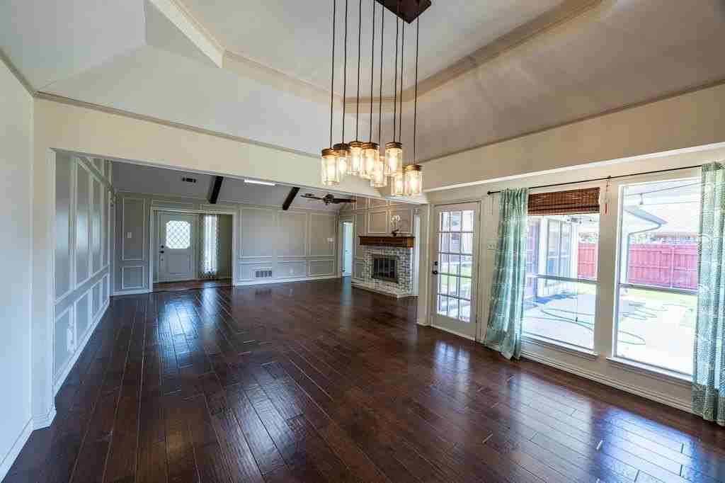 2508 Chamberlain Dr - Photo 4 of 34