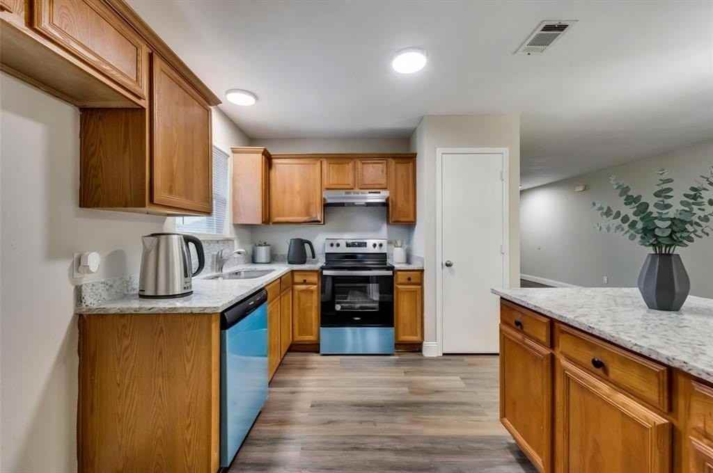 548 Asbury Dr - Photo 5 of 21