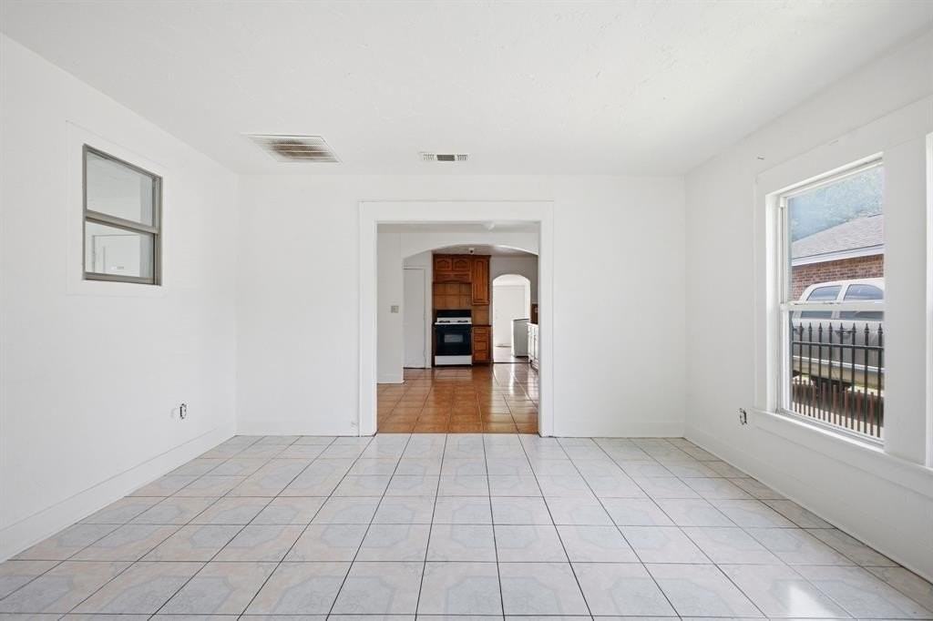 2634 Emmett St - Photo 6 of 20