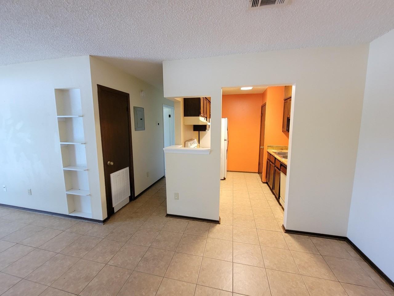 1614 Green Briar Pkwy #3 - Photo 4 of 15