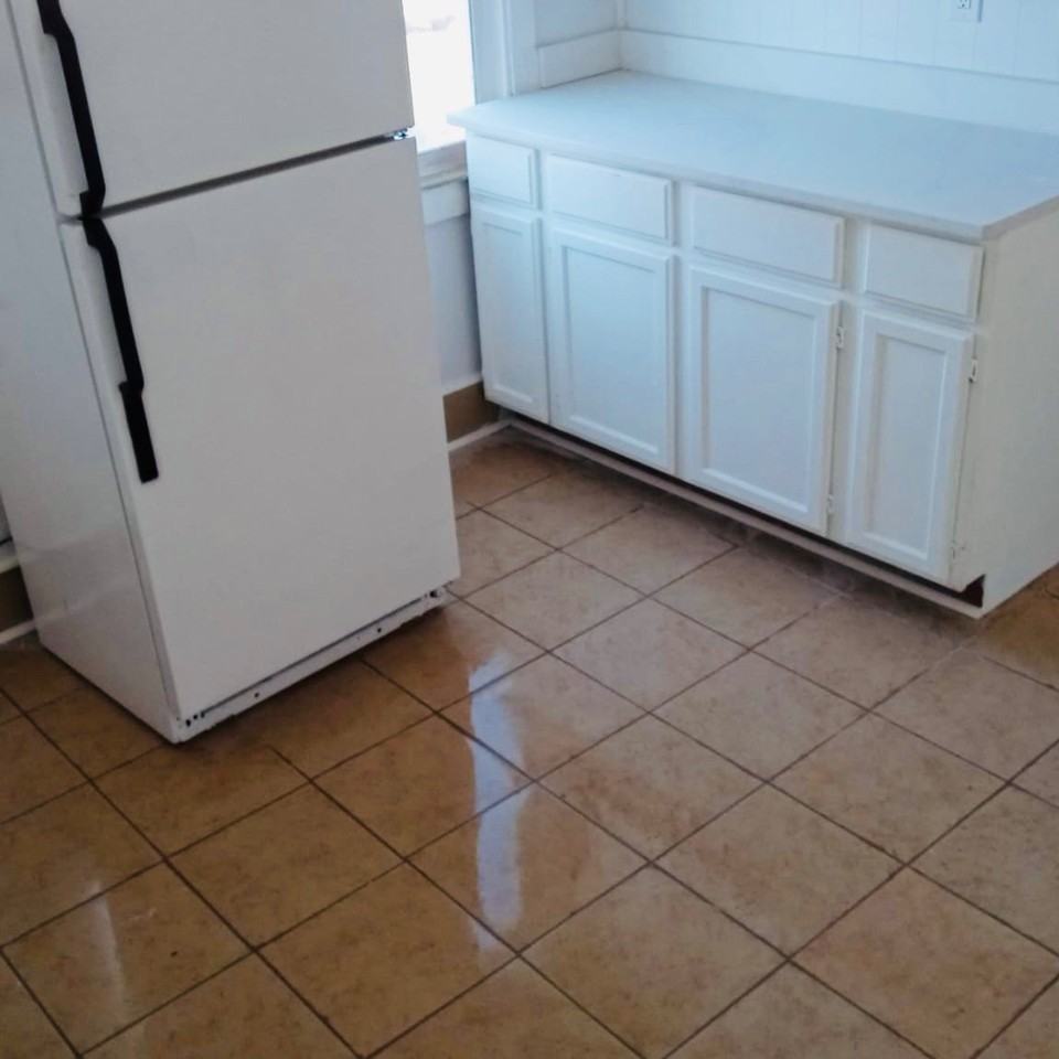 1928 Gladstone St #1 - Photo 5 of 5