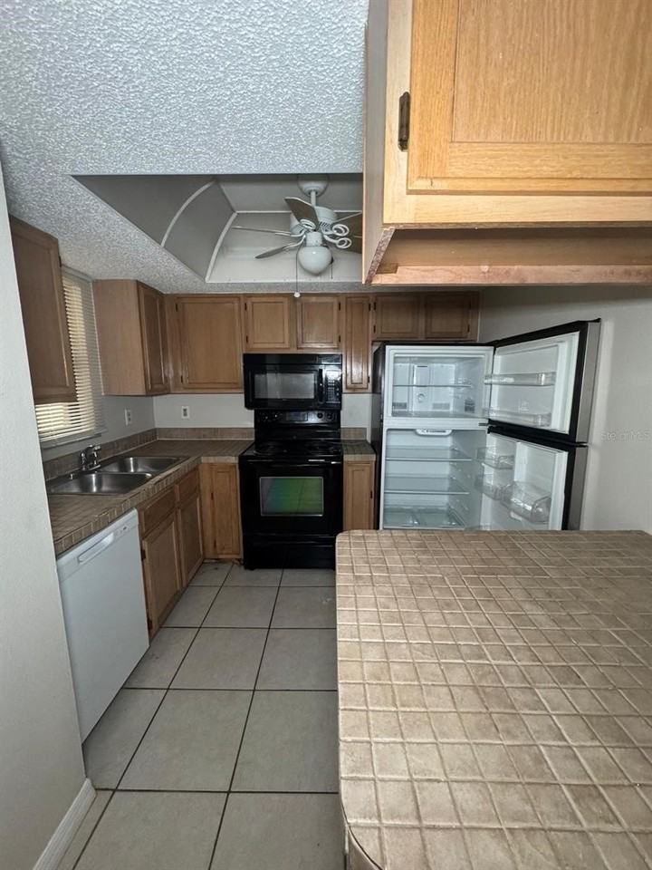 2416 Se Garden Ter #203 - Photo 3 of 17