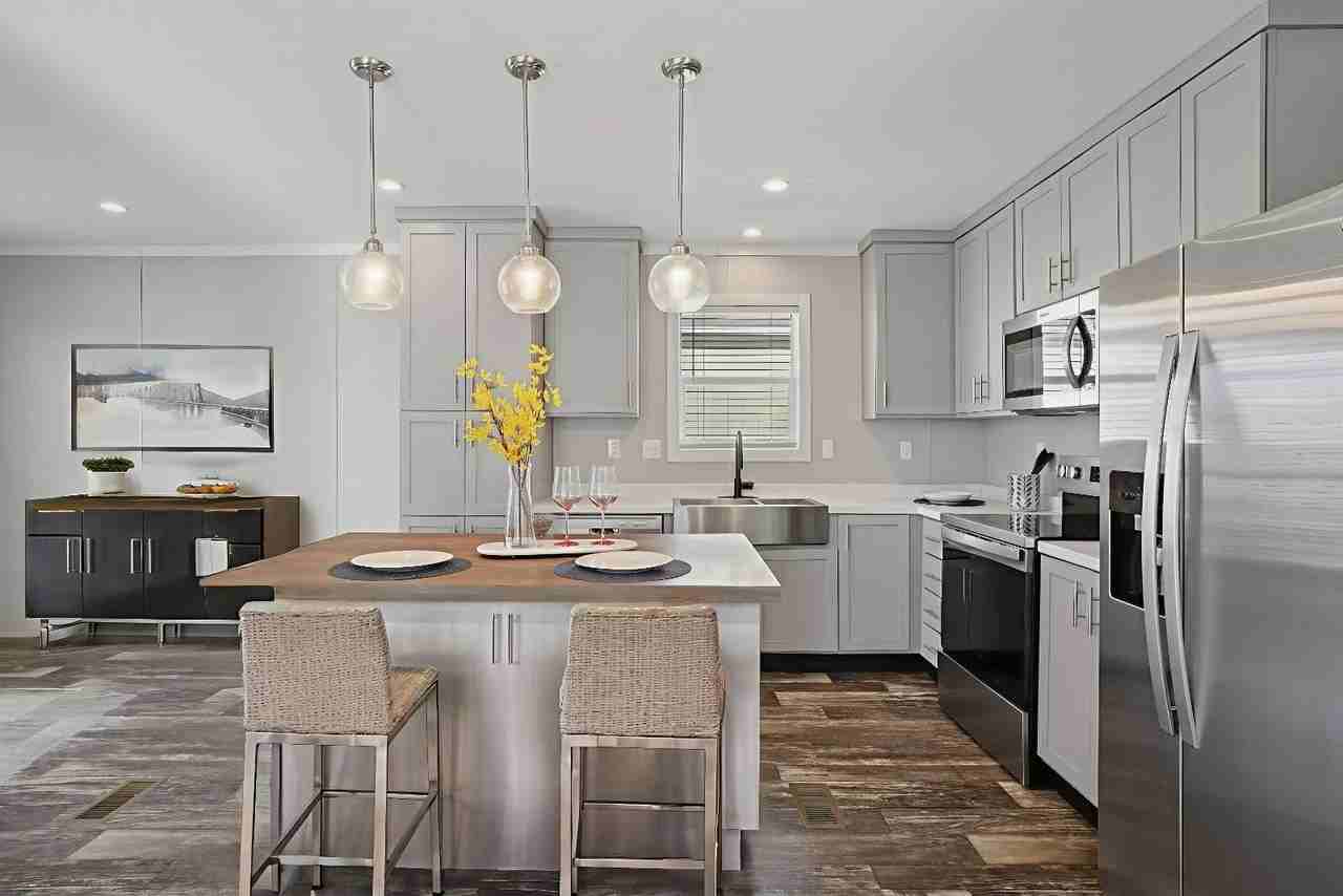 1605 American Dr - Photo 2 of 15