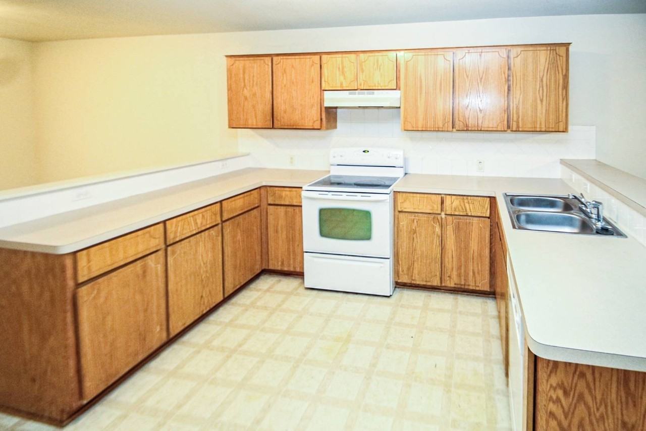 308 S 40th St #A - Photo 4 of 15