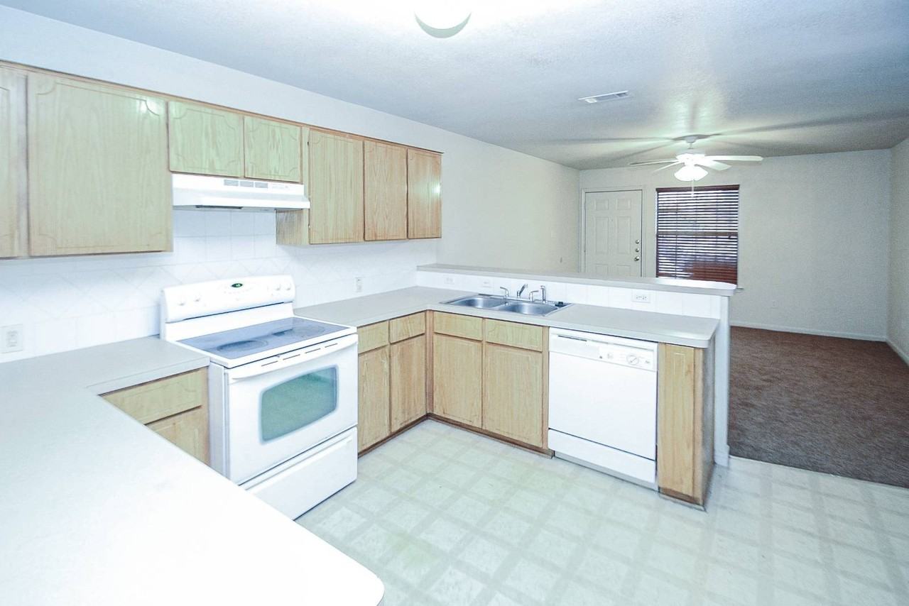 308 S 40th St #A - Photo 5 of 15