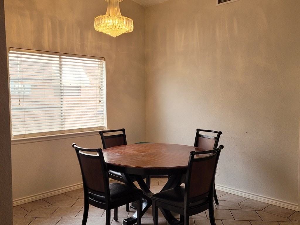 1743 E 56th St - Photo 4 of 14