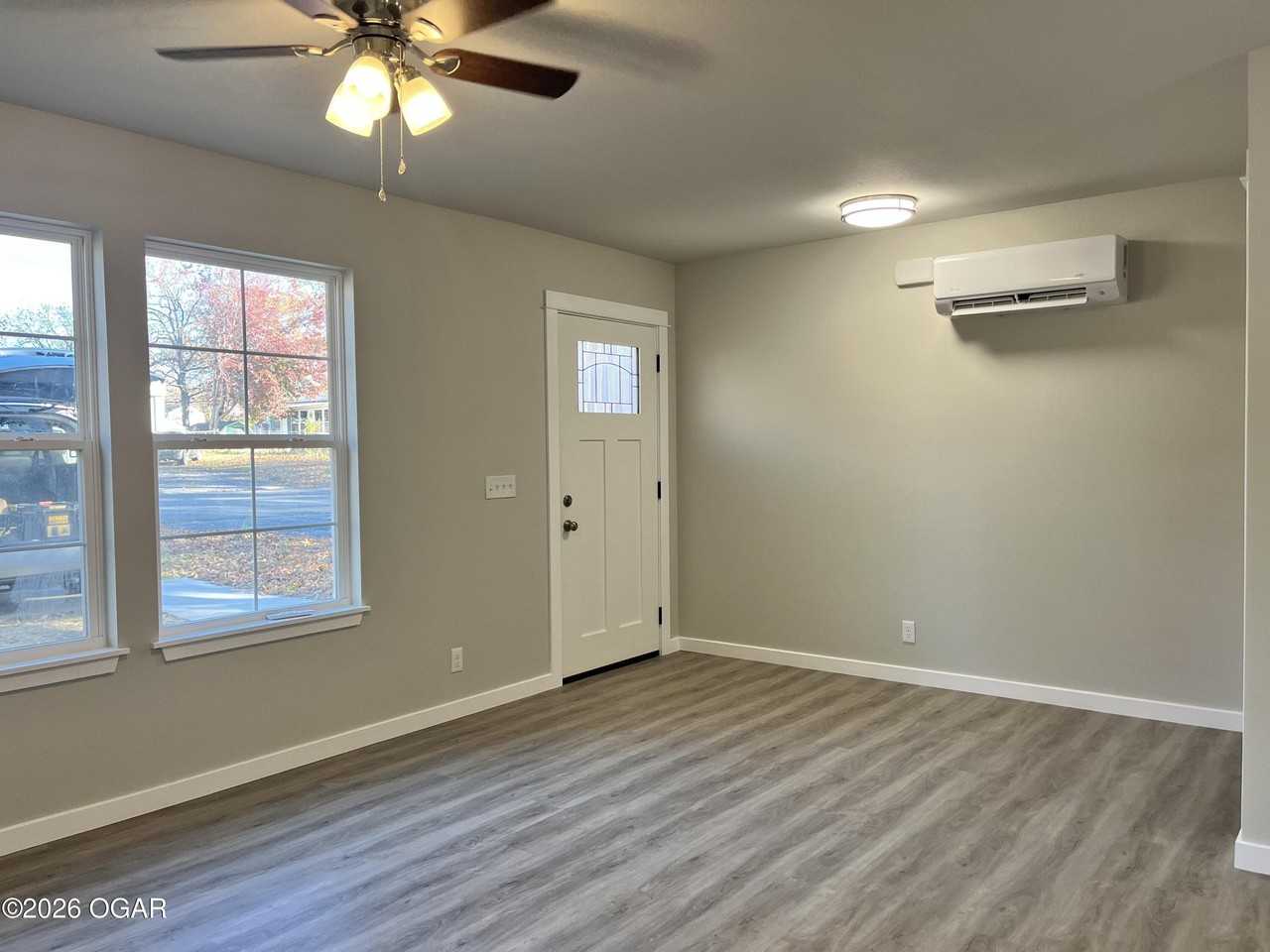 1110 E 34th St - Photo 3 of 8