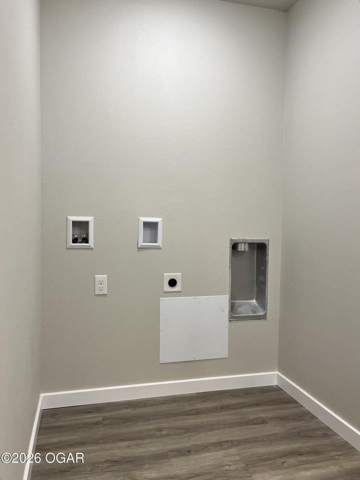 1110 E 34th St - Photo 6 of 8