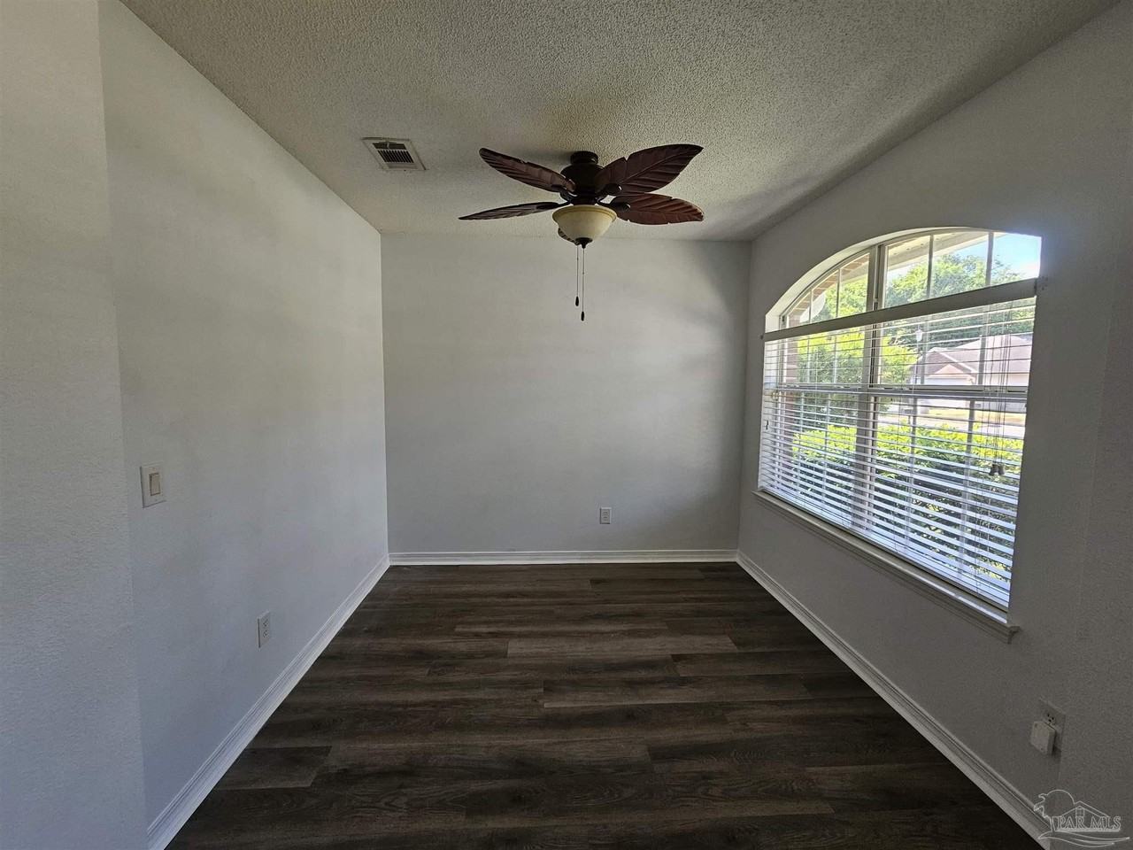 647 Mozingo Ln - Photo 2 of 9