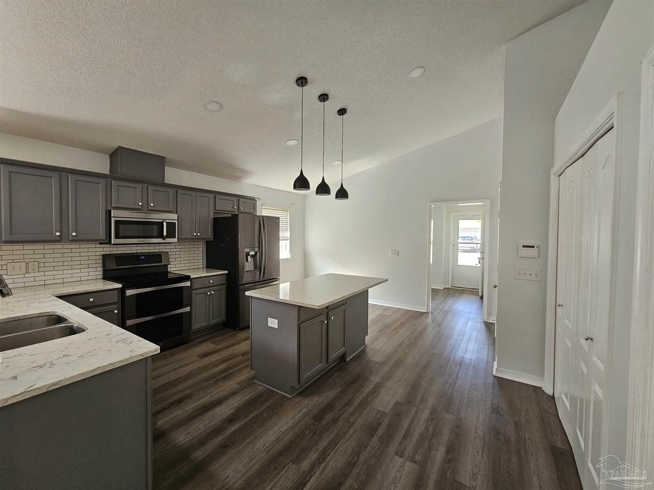 647 Mozingo Ln - Photo 4 of 9