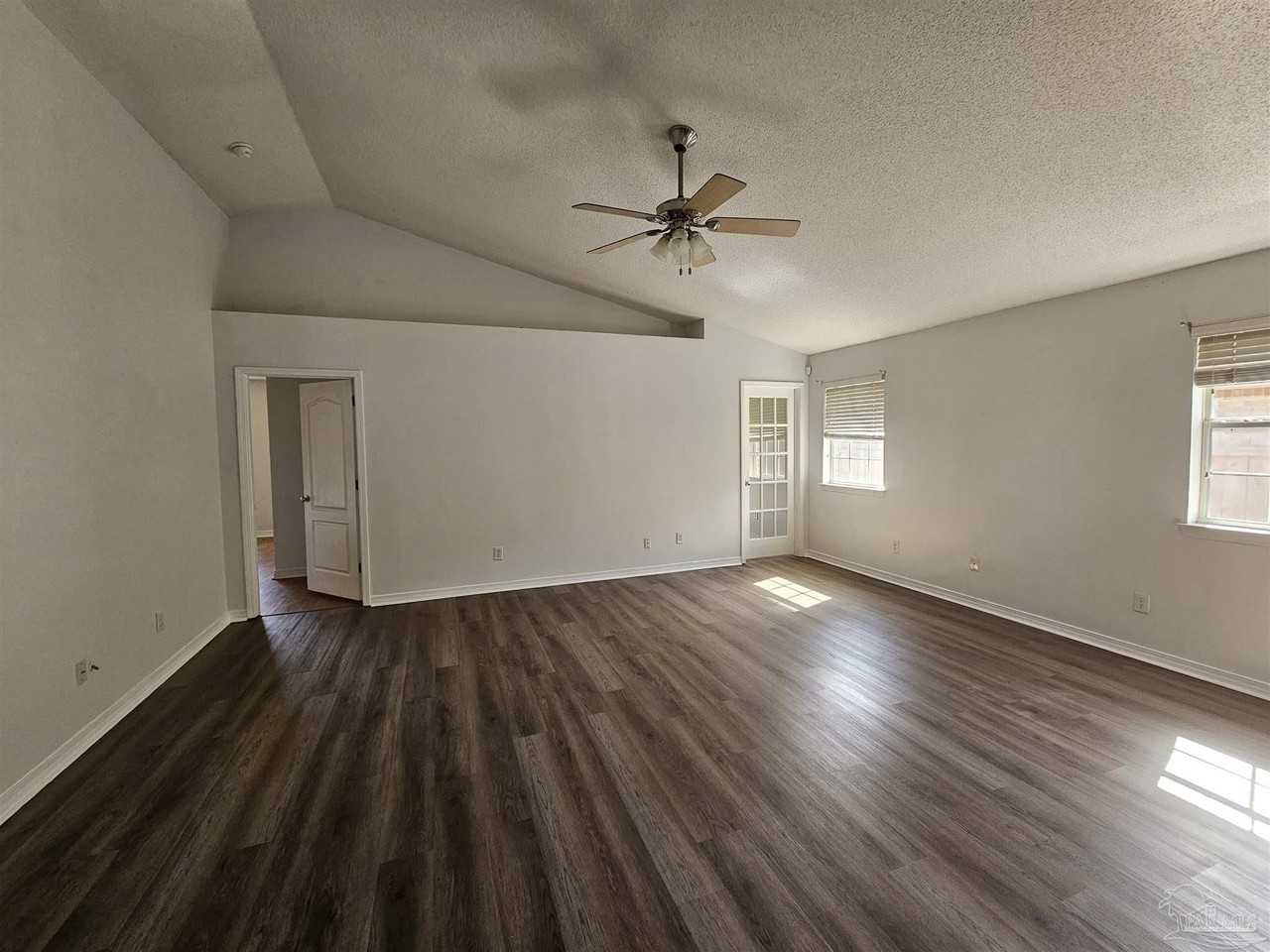 647 Mozingo Ln - Photo 5 of 9