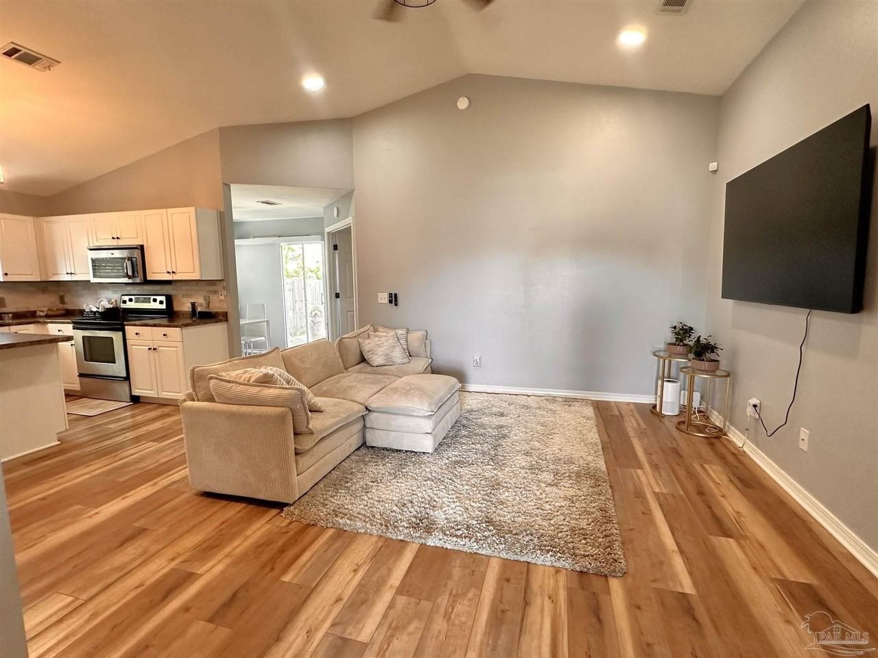 346 Mizzen Ln - Photo 2 of 12