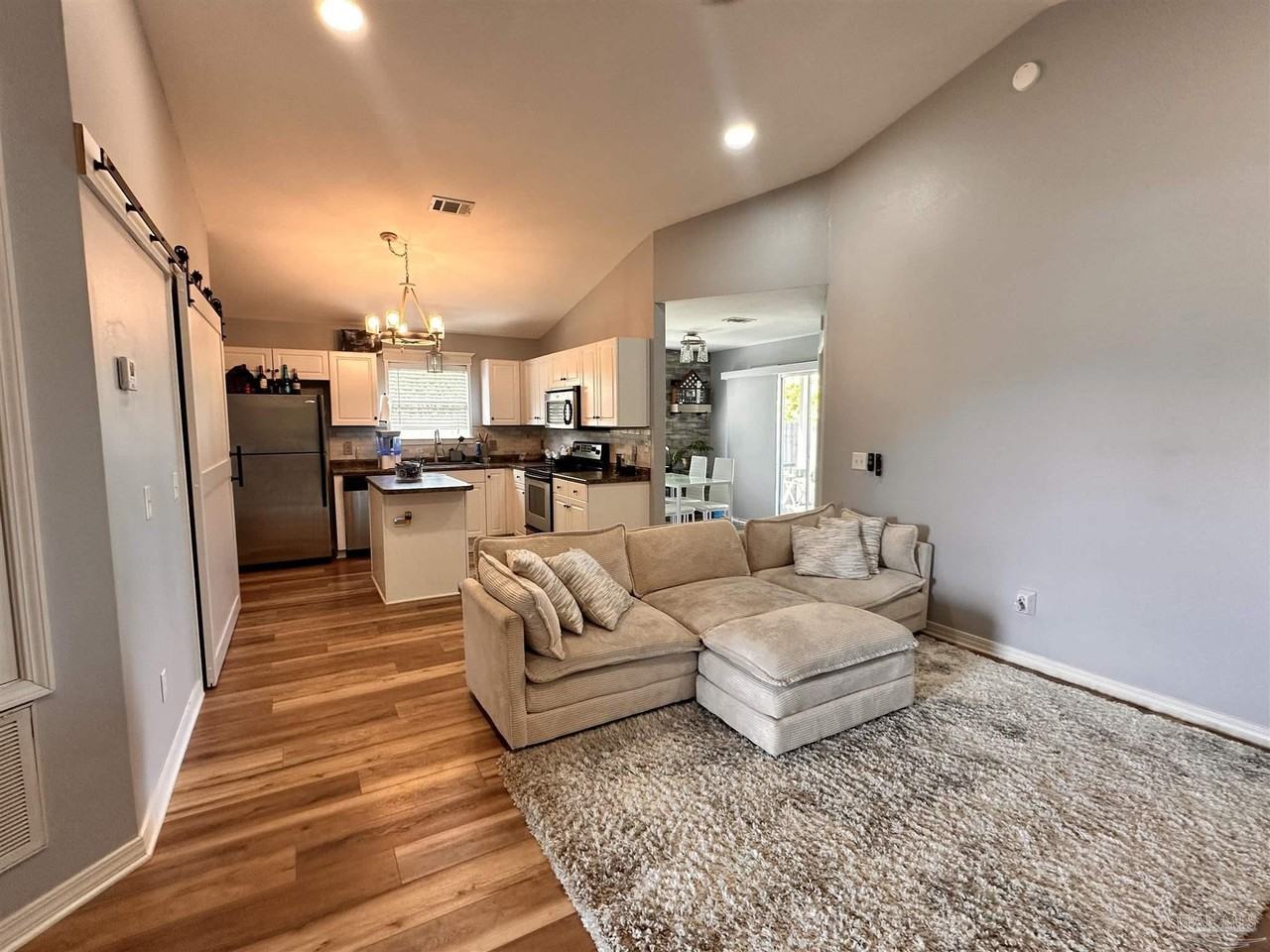 346 Mizzen Ln - Photo 3 of 12