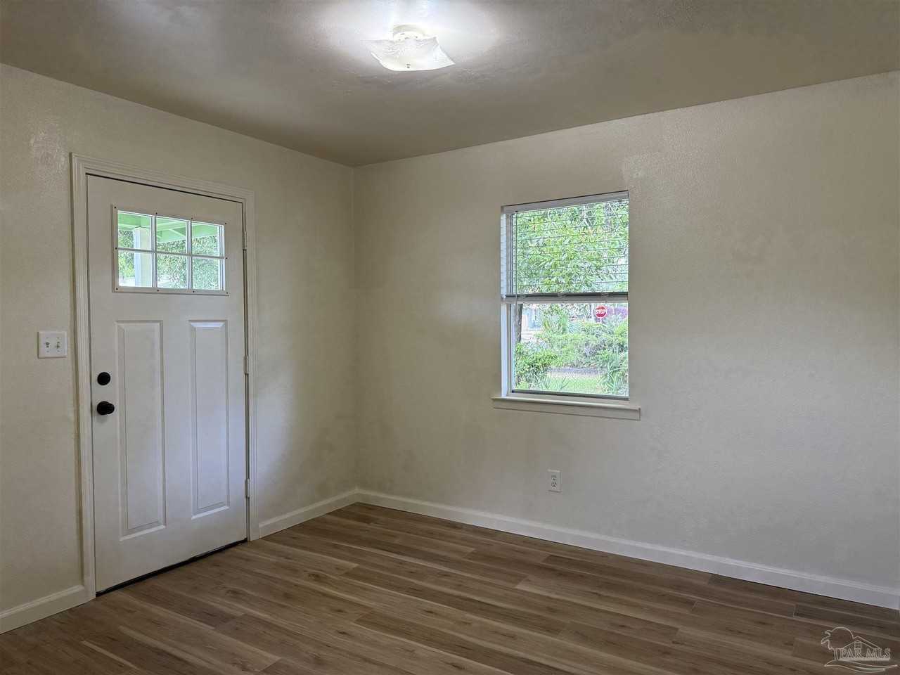 1416 N 6th Ave - Photo 2 of 14