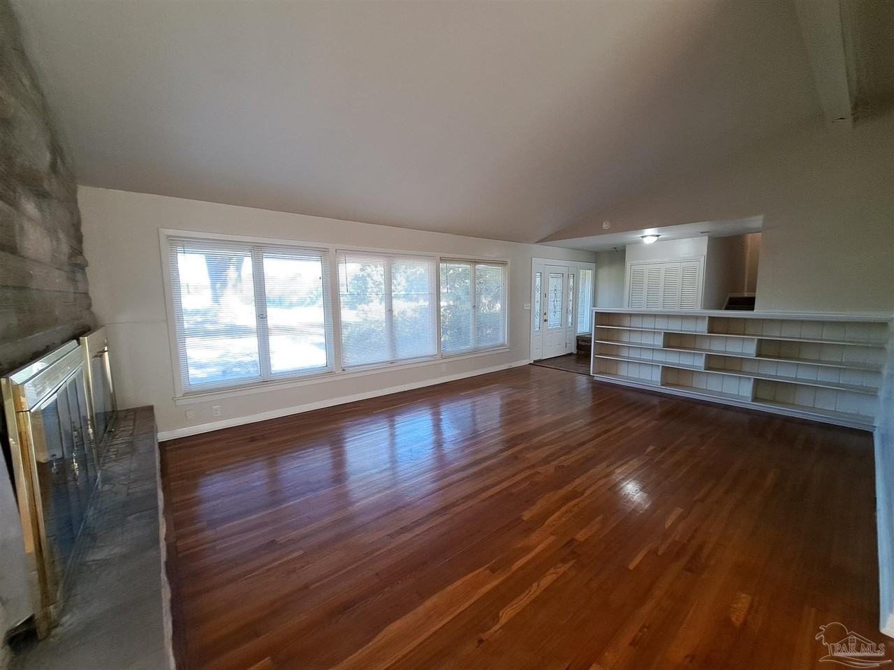 8598 Meadowbrook Dr - Photo 5 of 50