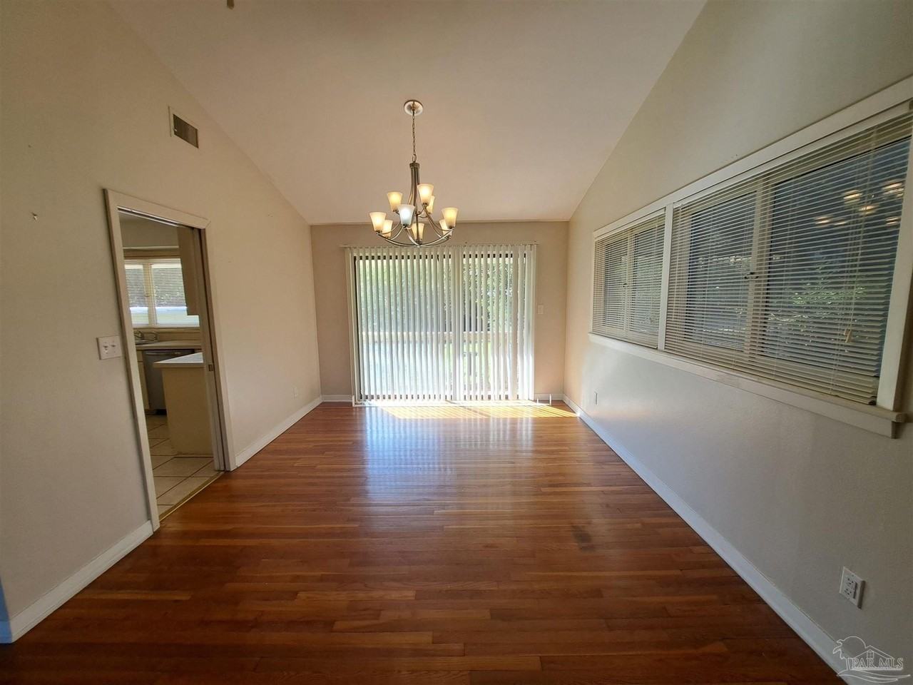 8598 Meadowbrook Dr - Photo 7 of 50