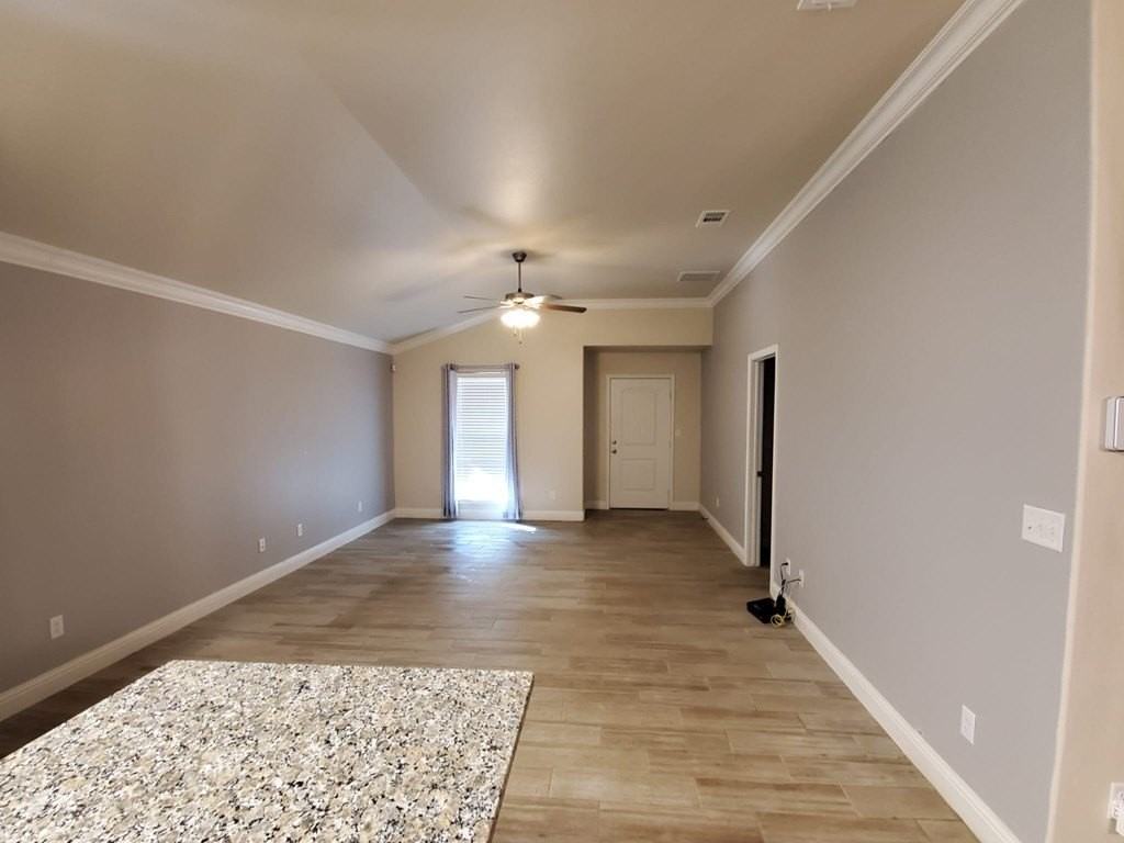 1621 Revolution Dr - Photo 3 of 15