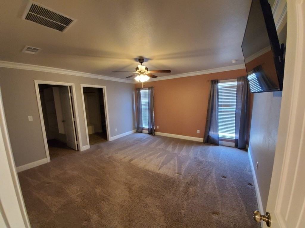 1621 Revolution Dr - Photo 5 of 15