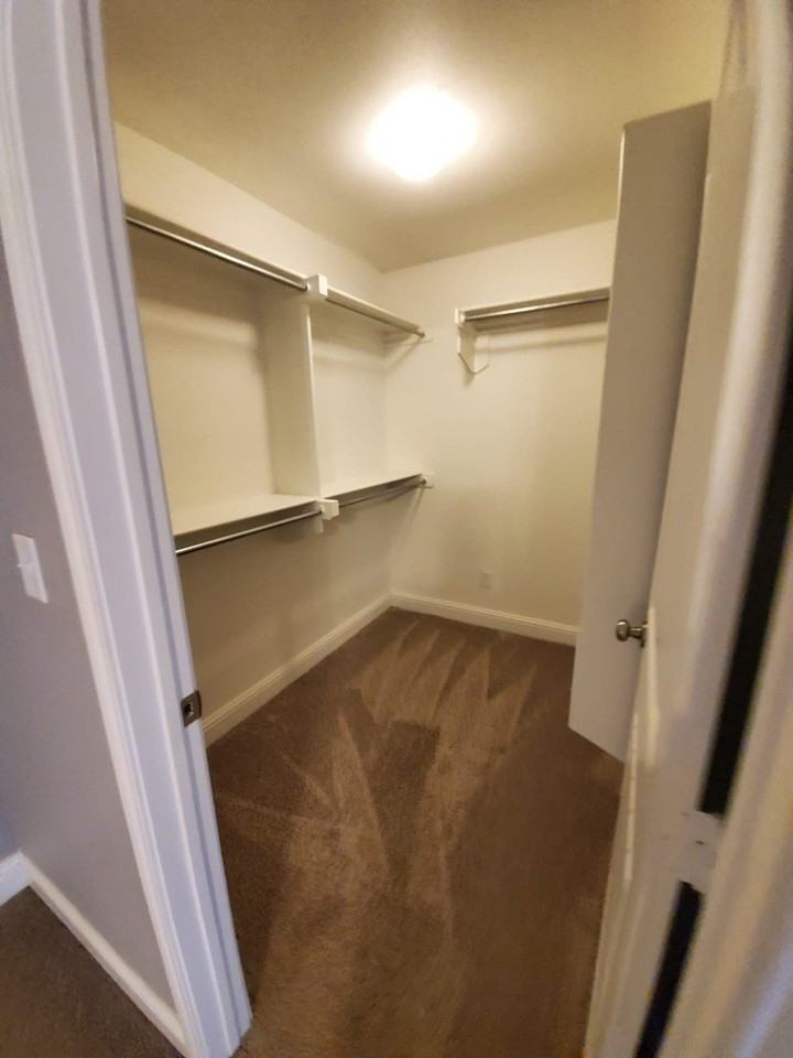 1621 Revolution Dr - Photo 6 of 15